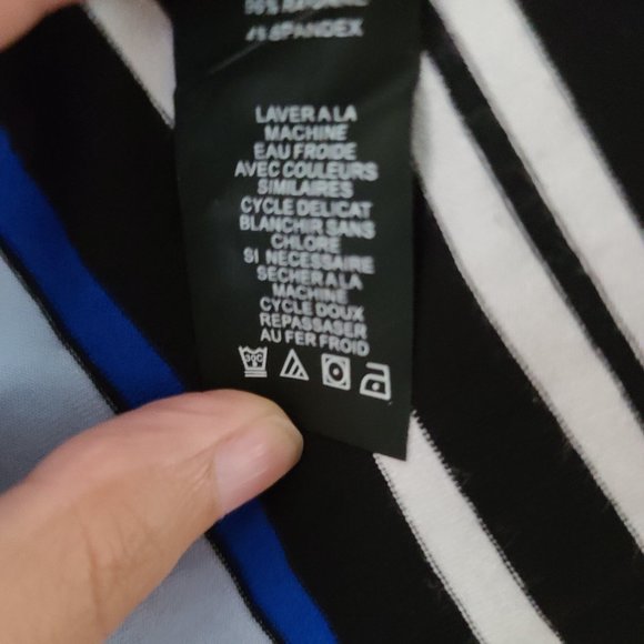 2 for $35 - Vince Camuto - Multi-Coloured Short Sleeve, Scoop Neck Top - Picture 4 of 4